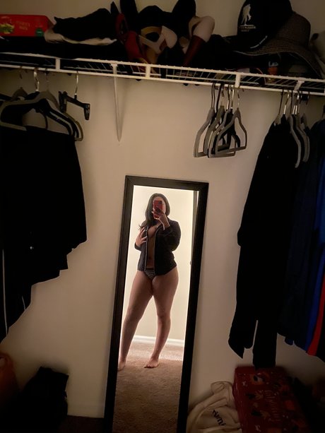 Foto di nudo di fuga di OnlyFans di Queen Noor