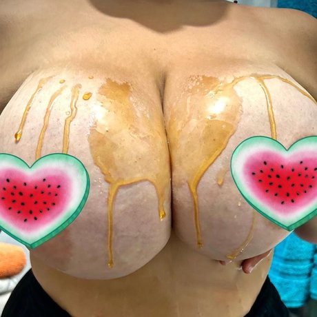 Foto di nudo di fuga di OnlyFans di Queenmelons