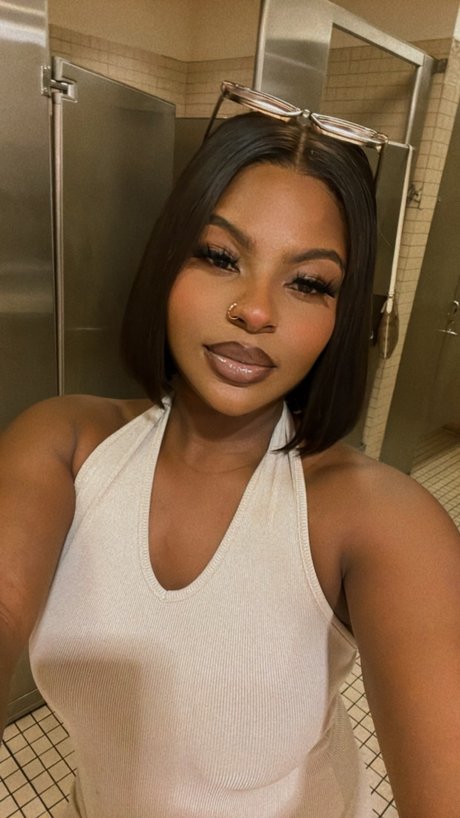 Foto di nudo di fuga di OnlyFans di Queen Melanin