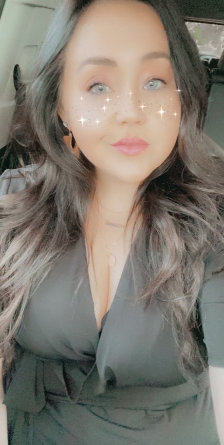Foto di nudo di fuga di OnlyFans di May
