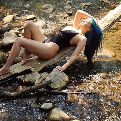 Foto di nudo di fuga di OnlyFans di Katya