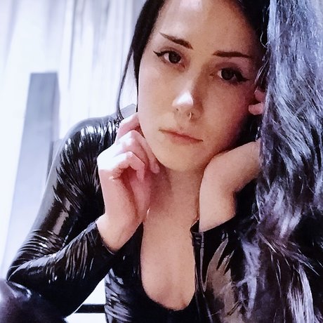 Foto di nudo di fuga di OnlyFans di Queen Daeva