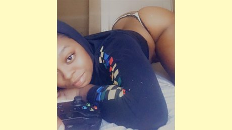 Foto di nudo di fuga di OnlyFans di Queencreaamy
