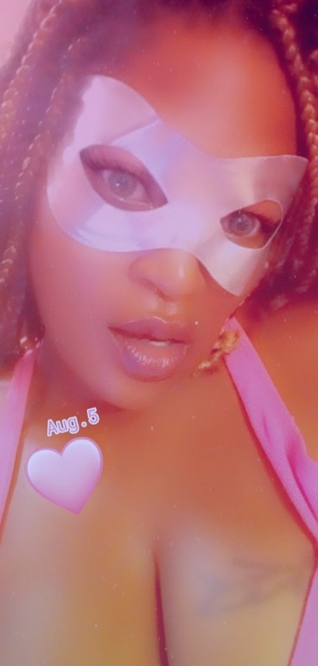 Foto di nudo di fuga di OnlyFans di Queen Carmellala