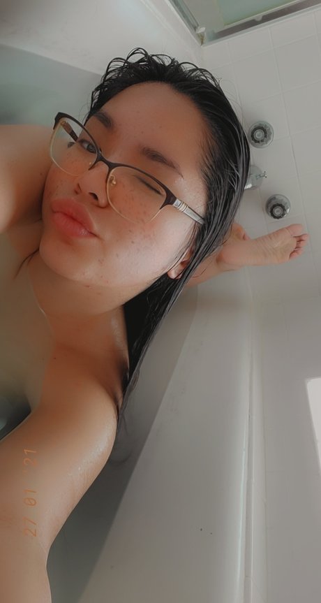 Foto di nudo di fuga di OnlyFans di The Queen Bee