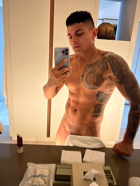 Foto di nudo di fuga di OnlyFans di Daza Latino