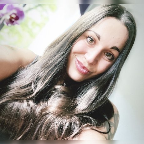 Foto di nudo di fuga di OnlyFans di Darklioness90