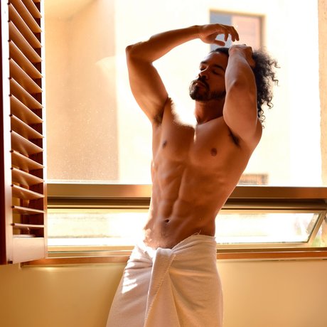 Foto di nudo di fuga di OnlyFans di Dominiq Romero