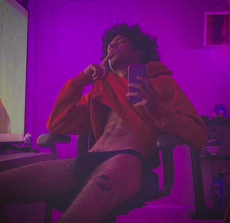 Foto di nudo di fuga di OnlyFans di Angelo