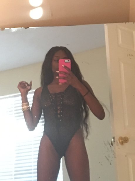 Foto di nudo di fuga di OnlyFans di Hershey Kiss