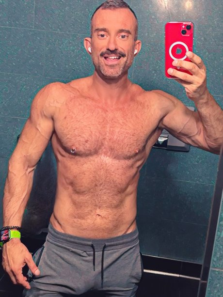Foto di nudo di fuga di OnlyFans di Dominic Cain