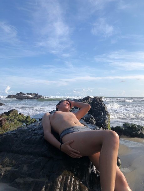 Foto di nudo di fuga di OnlyFans di Dara 