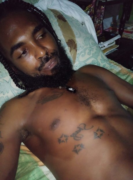 Foto di nudo di fuga di OnlyFans di Drizzle Berries