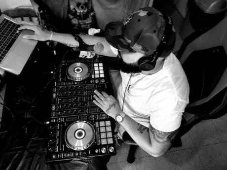 Foto di nudo di fuga di OnlyFans di Dj Fueg