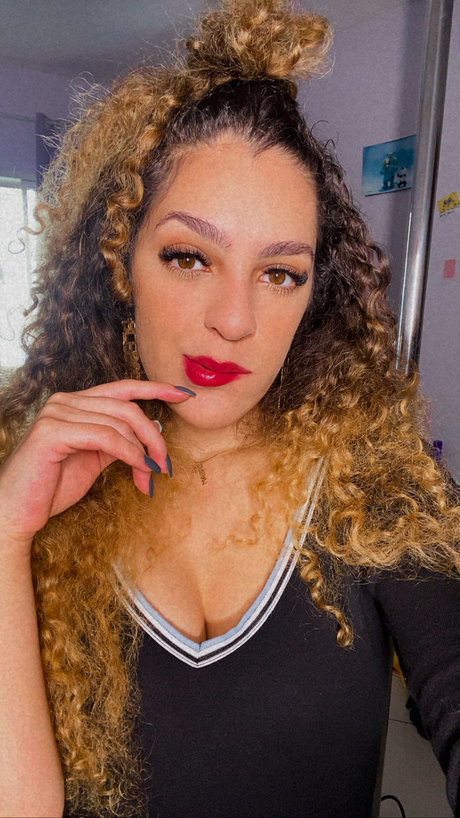 Foto di nudo di fuga di OnlyFans di Dannie Almeida