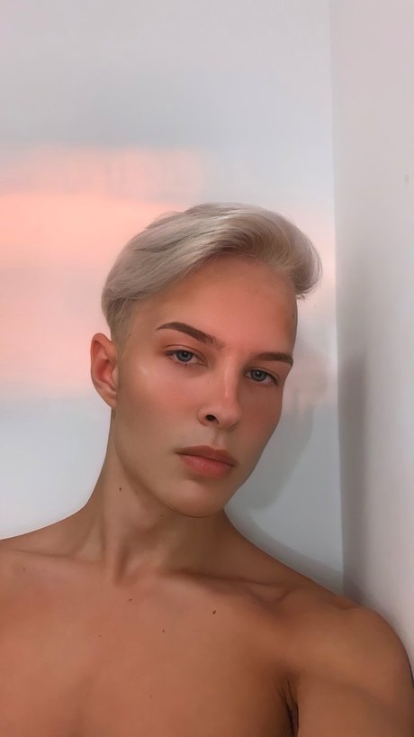 Foto di nudo di fuga di OnlyFans di Divine Blondie