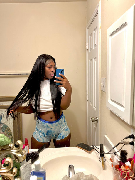 Foto di nudo di fuga di OnlyFans di Sextin With Shaye The Tiger
