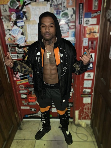 Foto di nudo di fuga di OnlyFans di Don Altae
