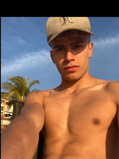 Foto di nudo di fuga di OnlyFans di Derek 