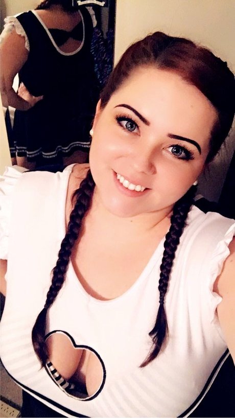 Foto di nudo di fuga di OnlyFans di Rainah Elise