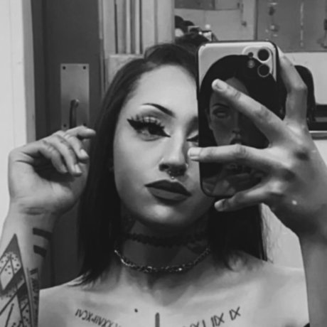Foto di nudo di fuga di OnlyFans di Raina 