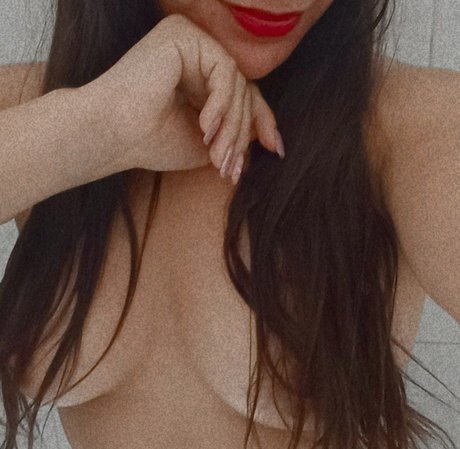 Foto di nudo di fuga di OnlyFans di Rahina