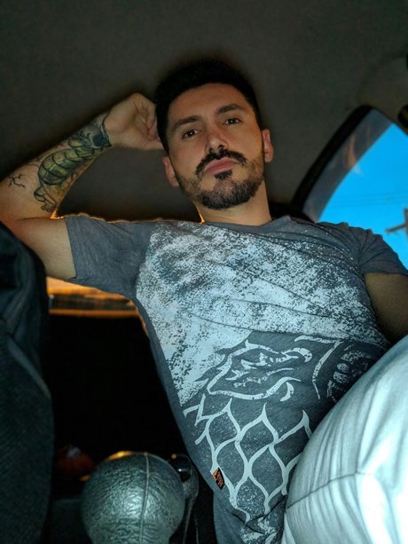 Foto di nudo di fuga di OnlyFans di Rael 