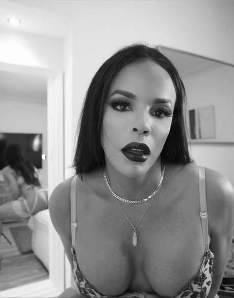 Foto di nudo di fuga di OnlyFans di Coco