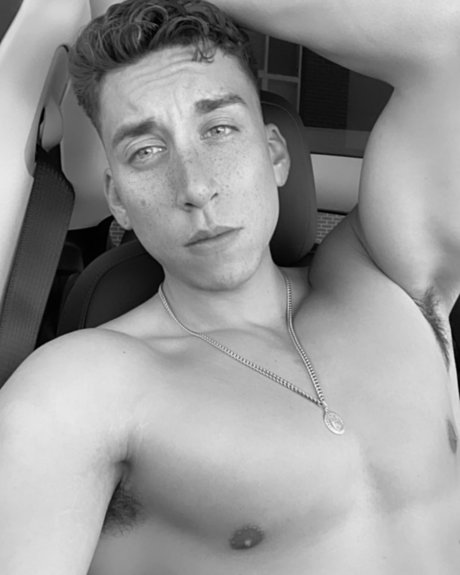Foto di nudo di fuga di OnlyFans di 