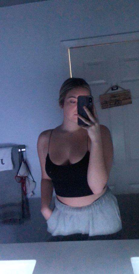 Foto di nudo di fuga di OnlyFans di Reece