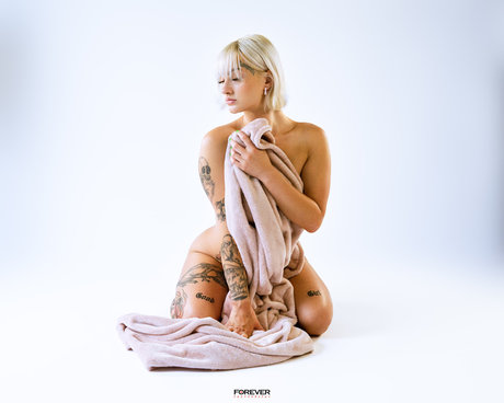 Foto di nudo di fuga di OnlyFans di Dropdeadsunny