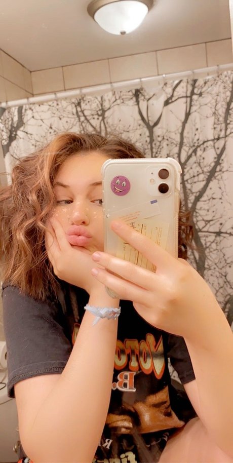 Foto di nudo di fuga di OnlyFans di Kenzi