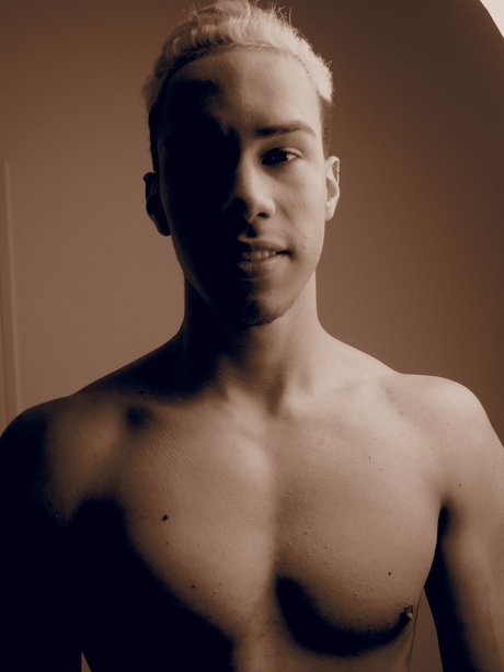 Foto di nudo di fuga di OnlyFans di Andrew Romero