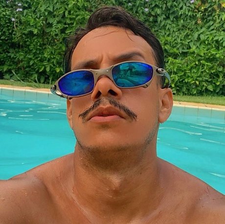 Foto di nudo di fuga di OnlyFans di Eduardo
