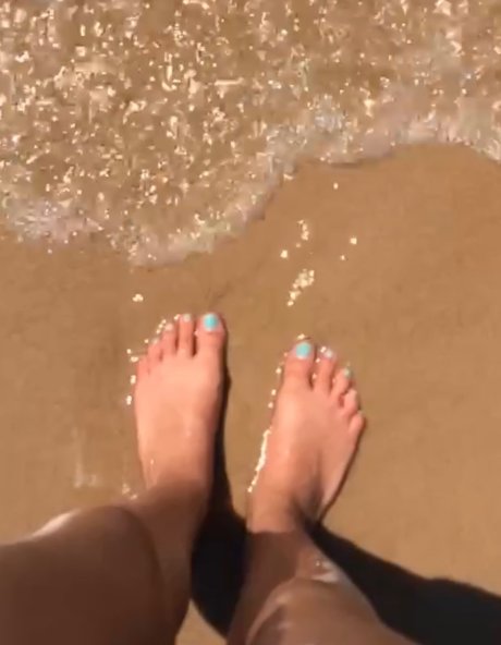 Foto di nudo di fuga di OnlyFans di Feet Of The Earth