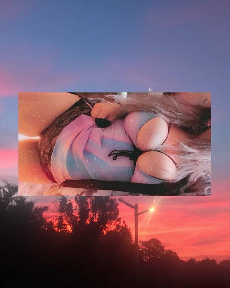 Foto di nudo di fuga di OnlyFans di Divinitiessiren