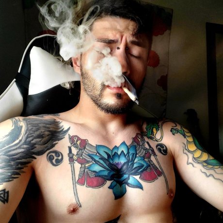 Foto di nudo di fuga di OnlyFans di Razu Kami