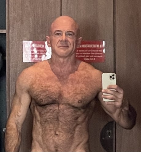 Foto di nudo di fuga di OnlyFans di Ray Stone