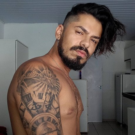 Foto di nudo di fuga di OnlyFans di Ray Minuzzi