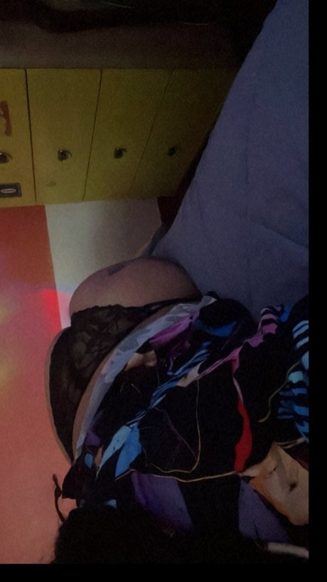 Foto di nudo di fuga di OnlyFans di Yourrawmanticgirl
