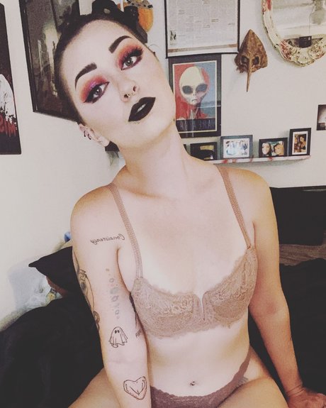 Foto di nudo di fuga di OnlyFans di Raven