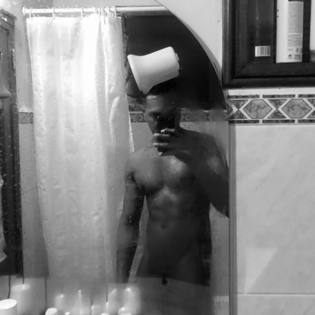 Foto di nudo di fuga di OnlyFans di Rasta Sexx