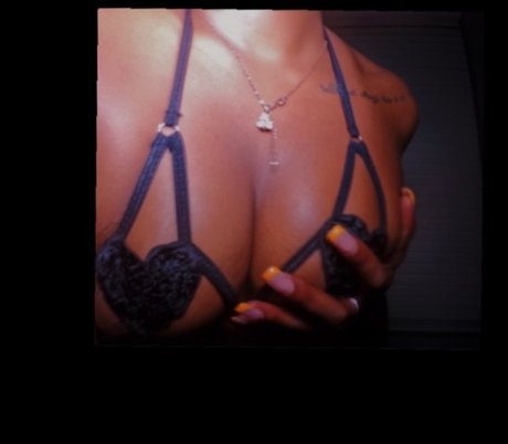 Foto di nudo di fuga di OnlyFans di Rarri
