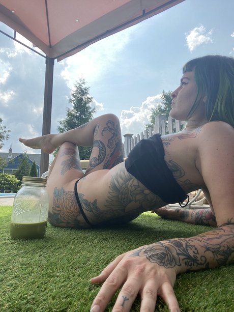 Foto di nudo di fuga di OnlyFans di P E A C H E