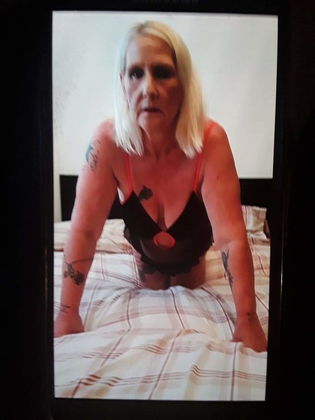 Foto di nudo di fuga di OnlyFans di Amanda