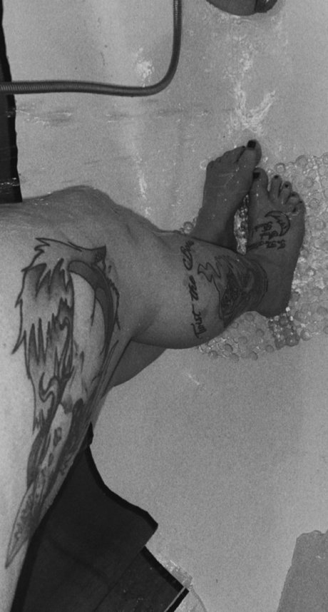Foto di nudo di fuga di OnlyFans di Ranaenextdoor20