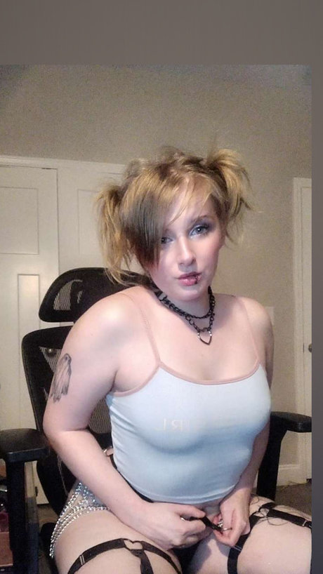 Foto di nudo di fuga di OnlyFans di Rhyn