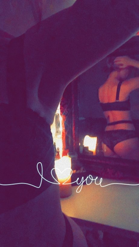Foto di nudo di fuga di OnlyFans di Rhially Sumers
