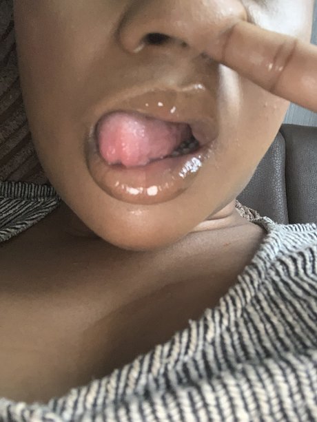 Foto di nudo di fuga di OnlyFans di Rain