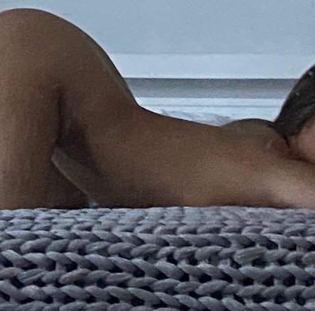 Foto di nudo di fuga di OnlyFans di Reina Angel